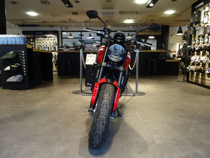 TRIUMPH TRIDENT 660 4