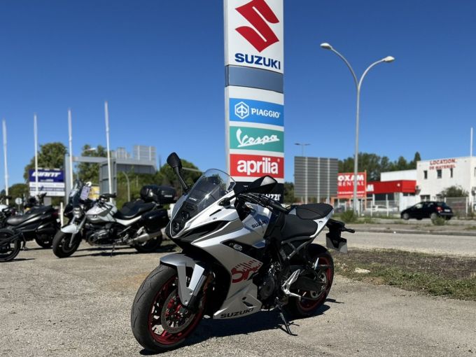 SUZUKI GSX-8R 4
