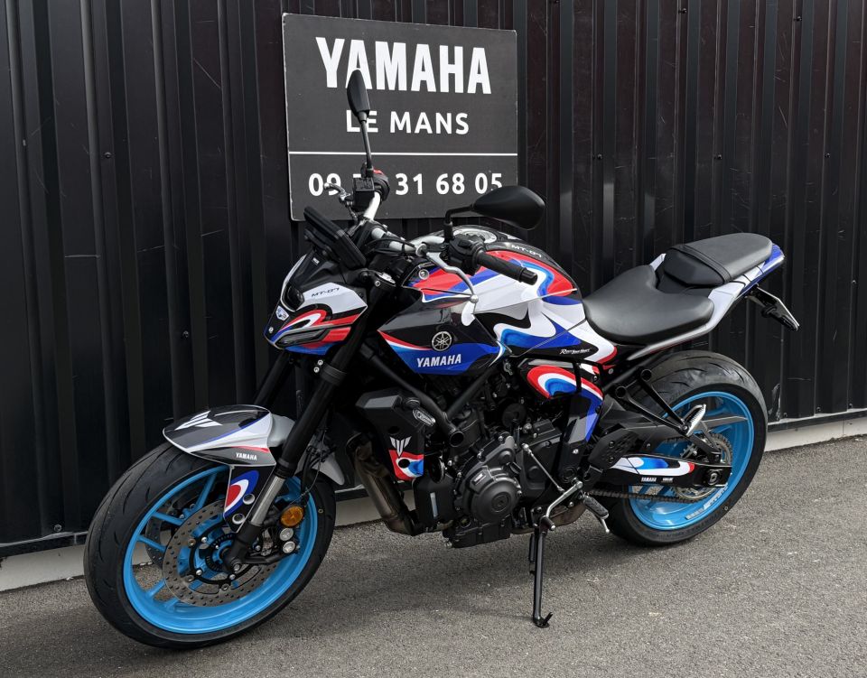 YAMAHA MT-07 4