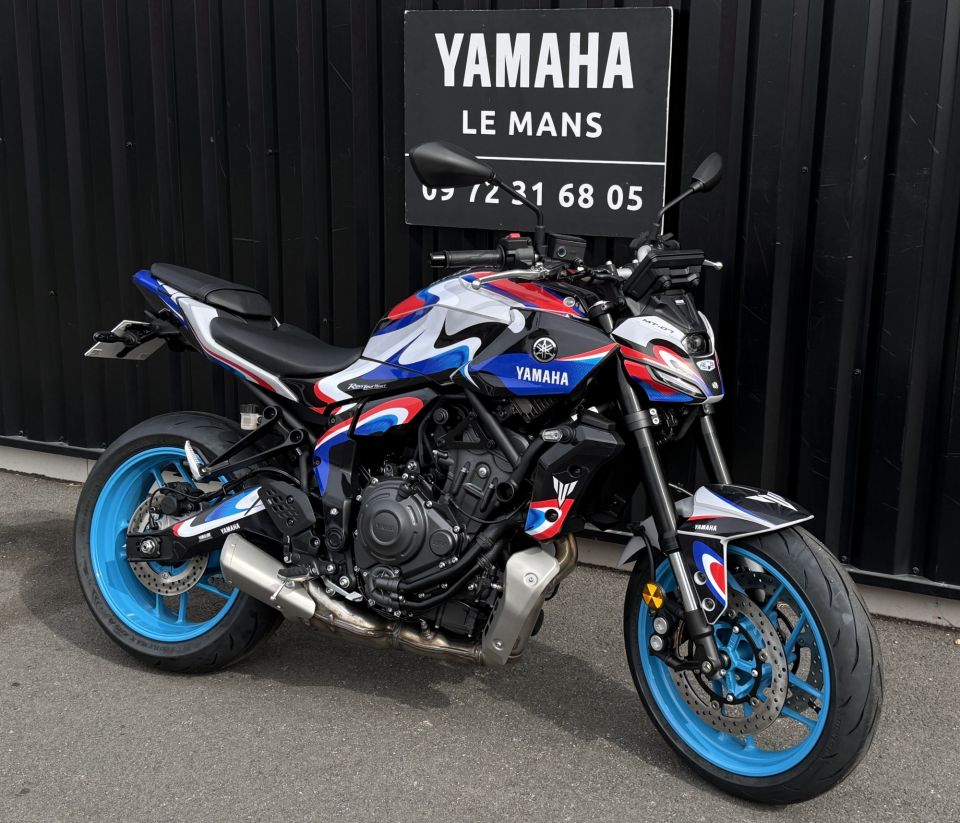 YAMAHA MT-07 4