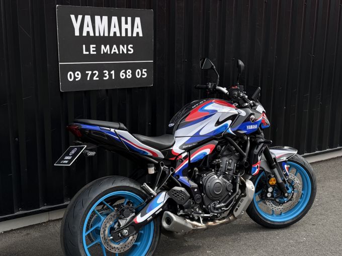 YAMAHA MT-07 4