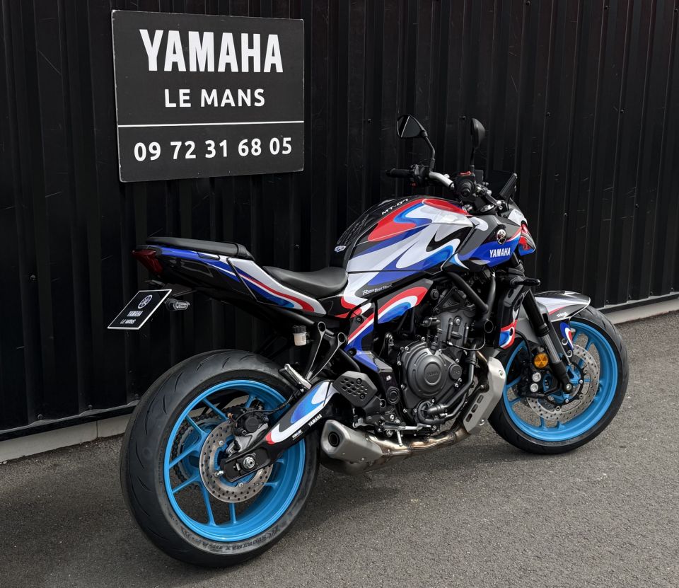 YAMAHA MT-07 4