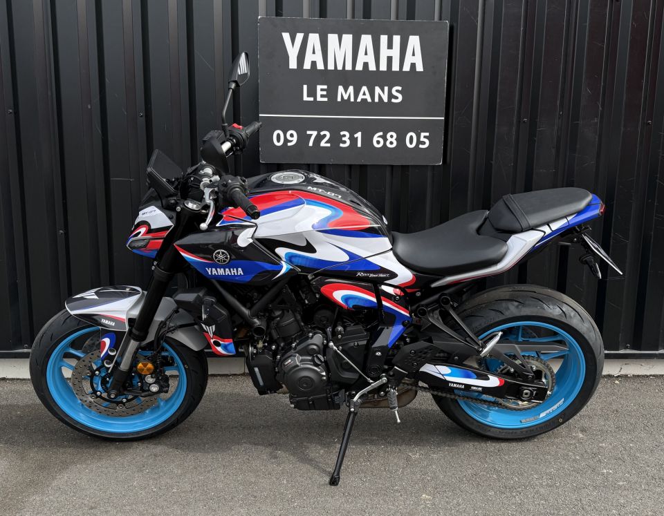 YAMAHA MT-07 4