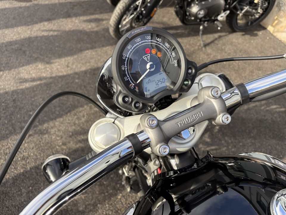 TRIUMPH BONNEVILLE SPEEDMASTER 1200 4