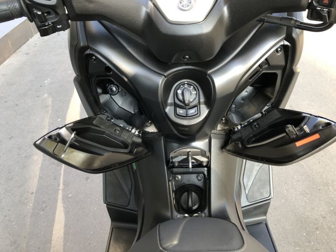 YAMAHA XMAX 125 4
