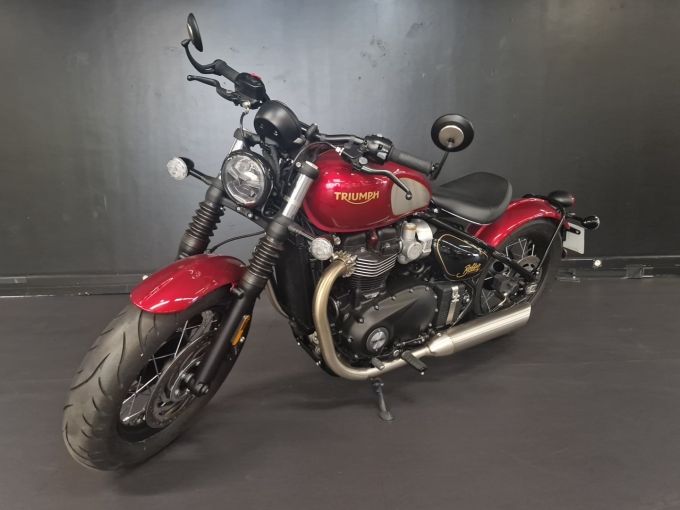 TRIUMPH BONNEVILLE BOBBER 1200 GOLD LINE Edition 4