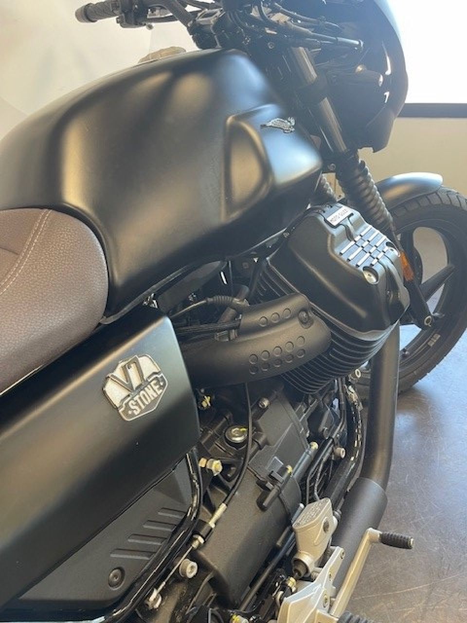 MOTO GUZZI V7 STONE 4