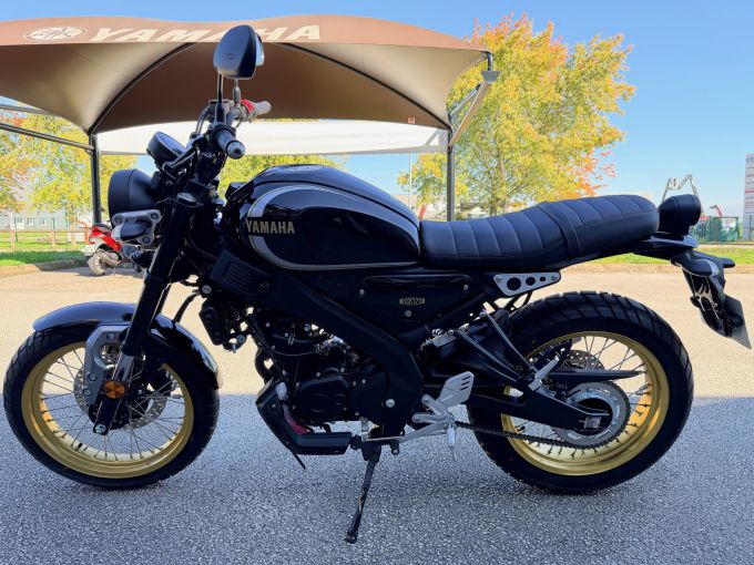 YAMAHA XSR 125 Legacy 4