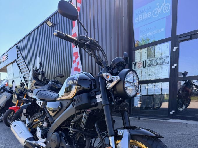YAMAHA XSR 125 Legacy 4