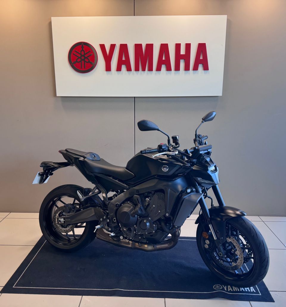 YAMAHA MT-09  Y-AMT 4