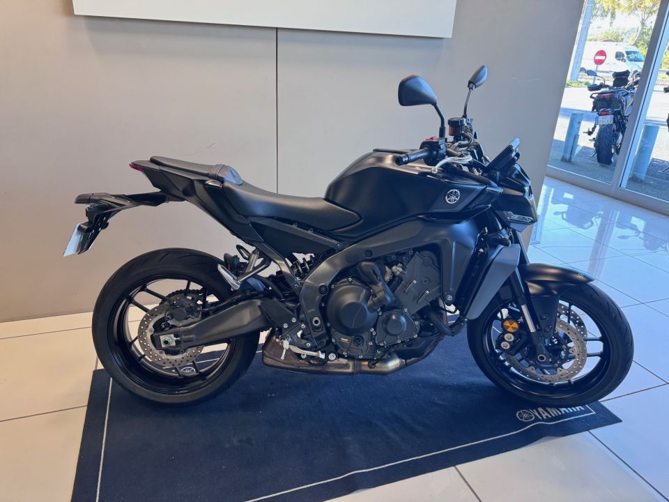 YAMAHA MT-09  Y-AMT 4
