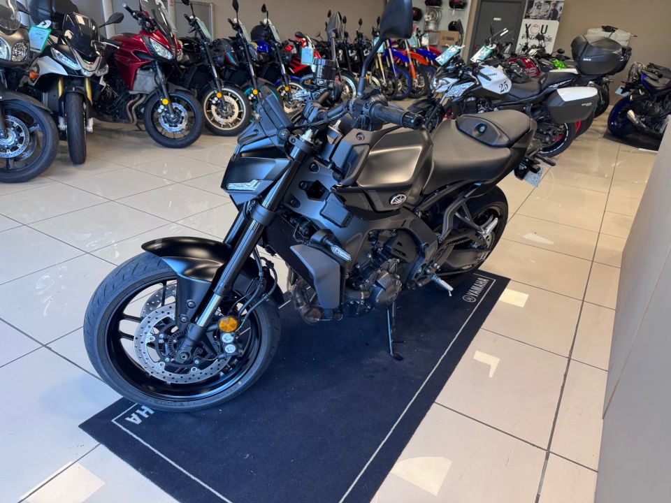 YAMAHA MT-09  Y-AMT 4