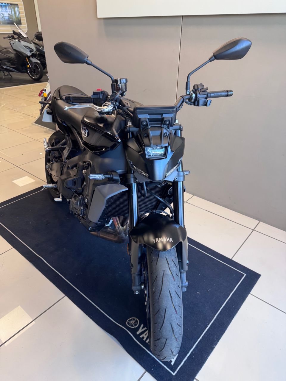 YAMAHA MT-09  Y-AMT 4