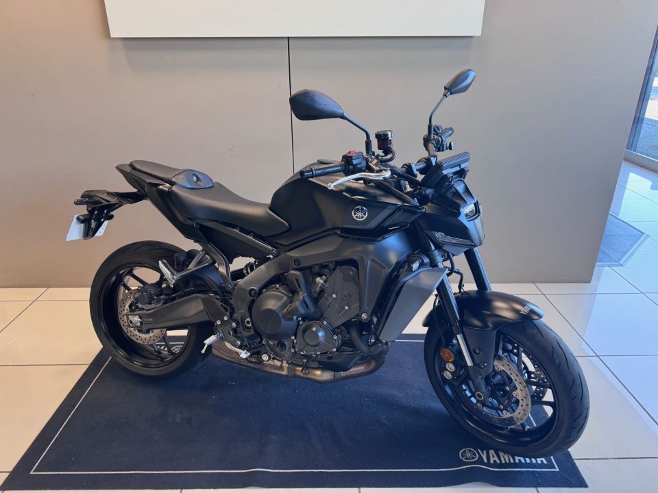 YAMAHA MT-09  Y-AMT 4