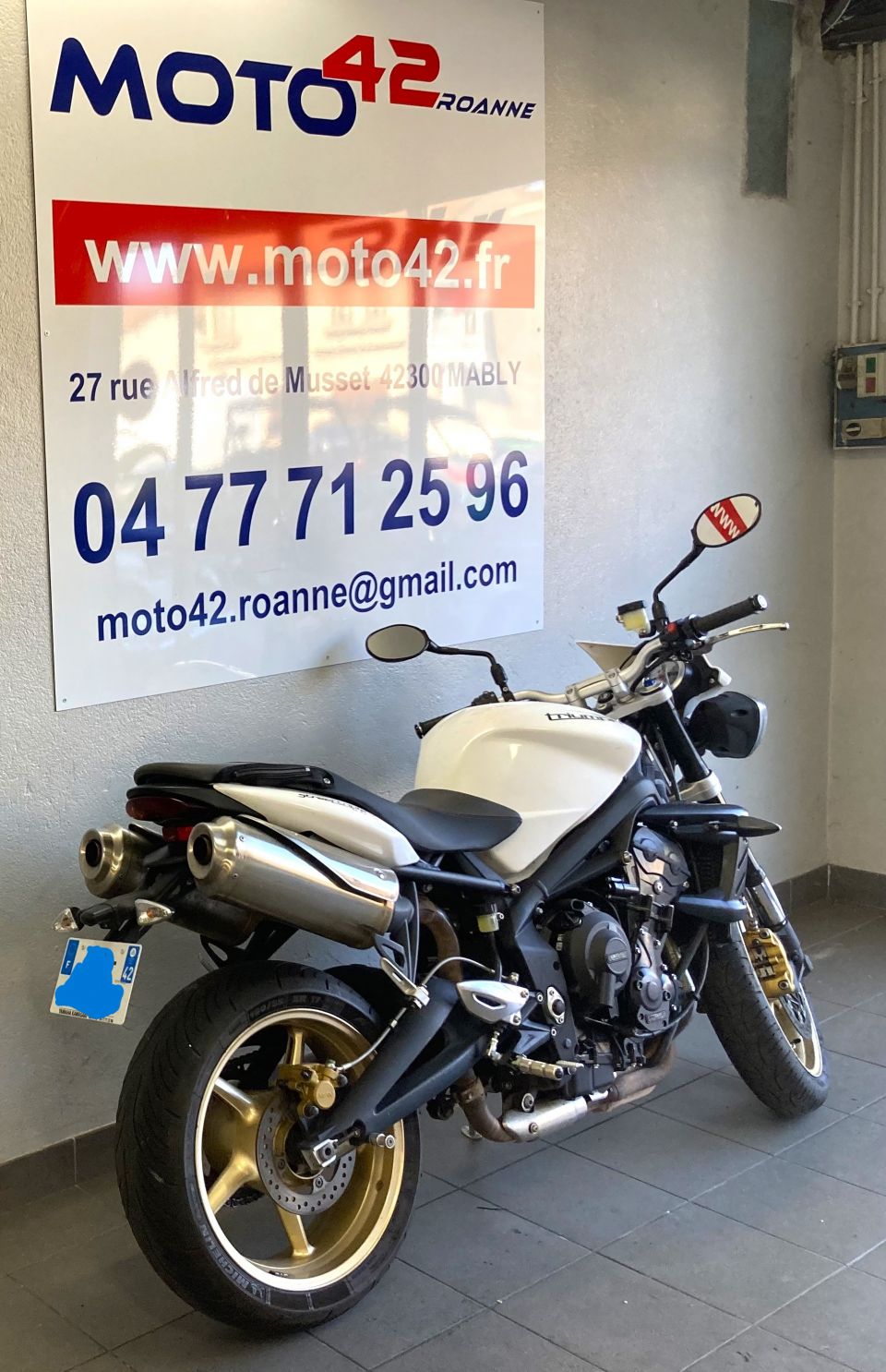 TRIUMPH STREET TRIPLE 675 R 4