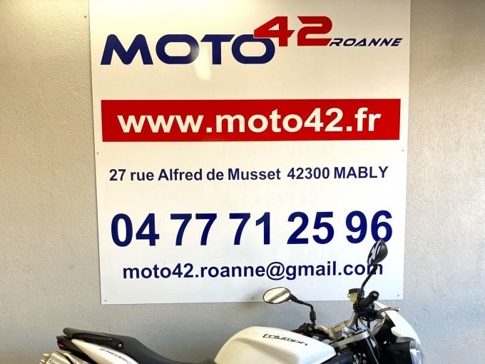 TRIUMPH STREET TRIPLE 675 R 4