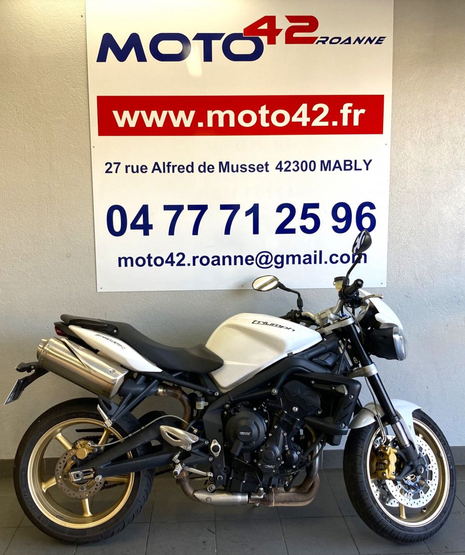 TRIUMPH STREET TRIPLE 675 R 4