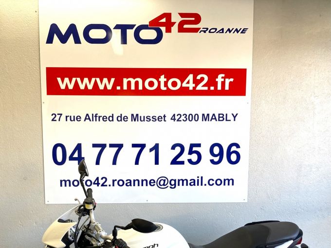 TRIUMPH STREET TRIPLE 675 R 4