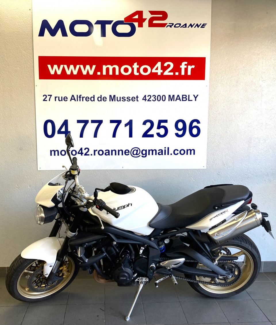 TRIUMPH STREET TRIPLE 675 R 4