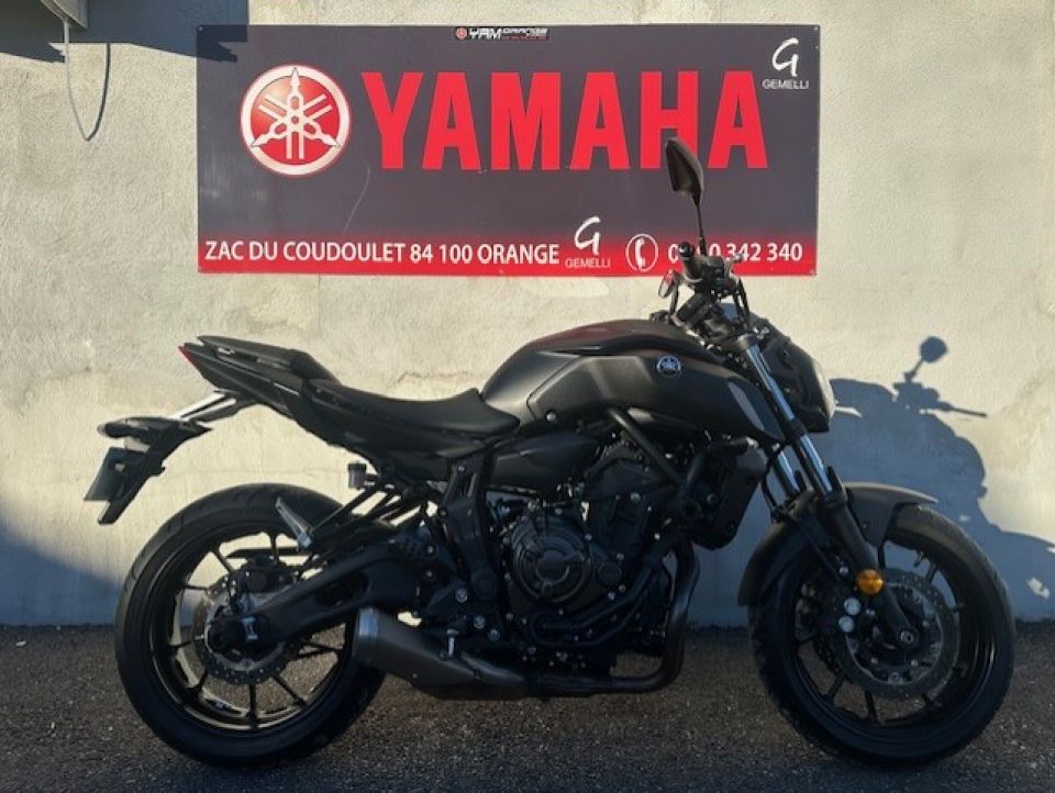 YAMAHA MT-07 4
