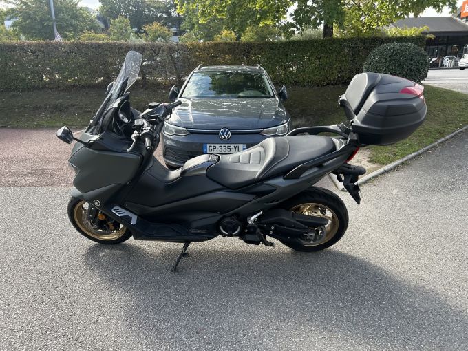 YAMAHA XP560D 4