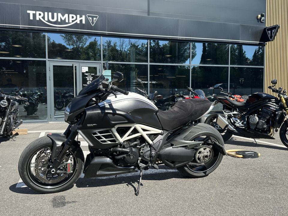DUCATI DIAVEL AMG 4