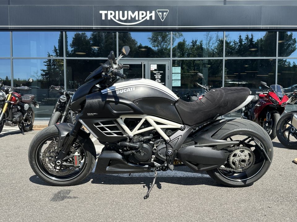 DUCATI DIAVEL AMG 4