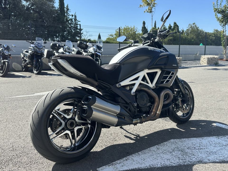 DUCATI DIAVEL AMG 4