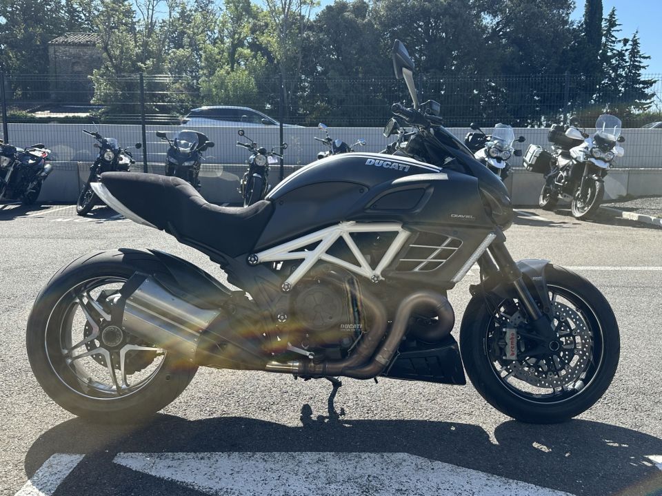 DUCATI DIAVEL AMG 4
