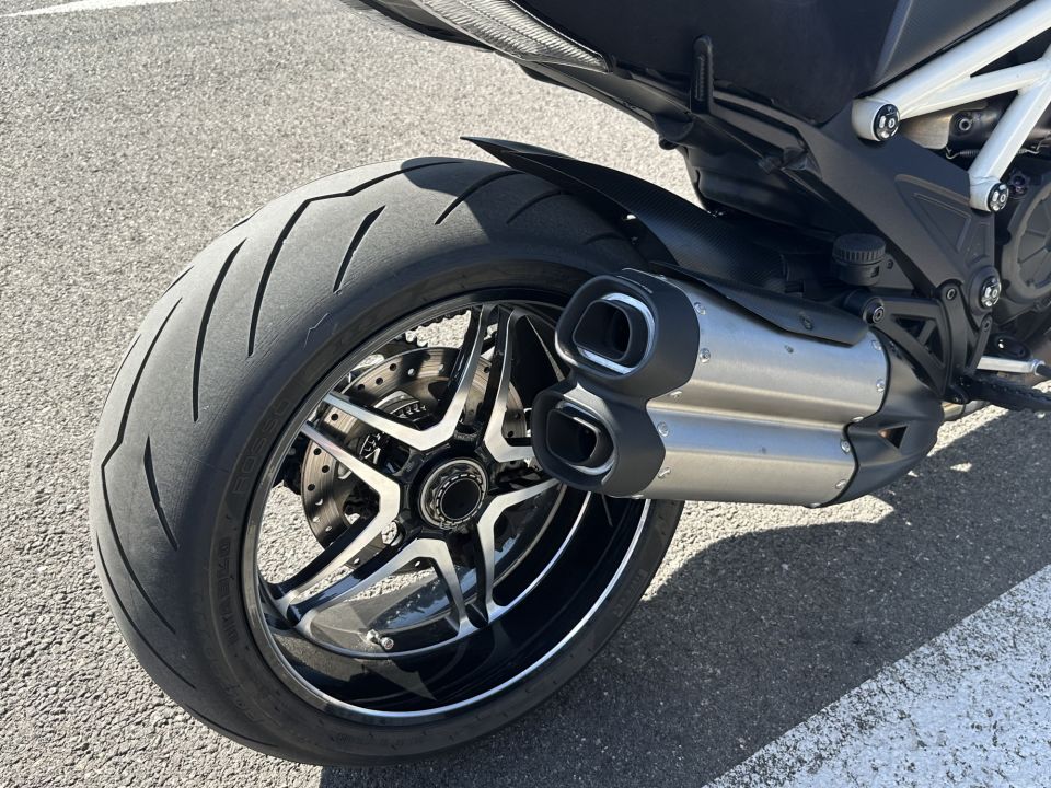 DUCATI DIAVEL AMG 4