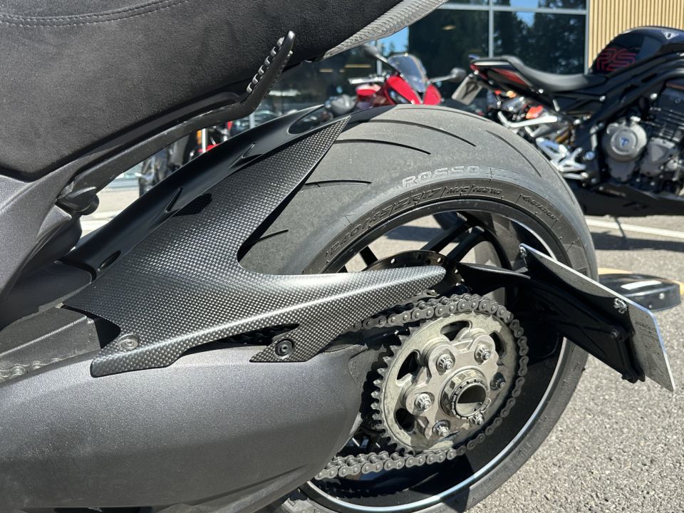 DUCATI DIAVEL AMG 4