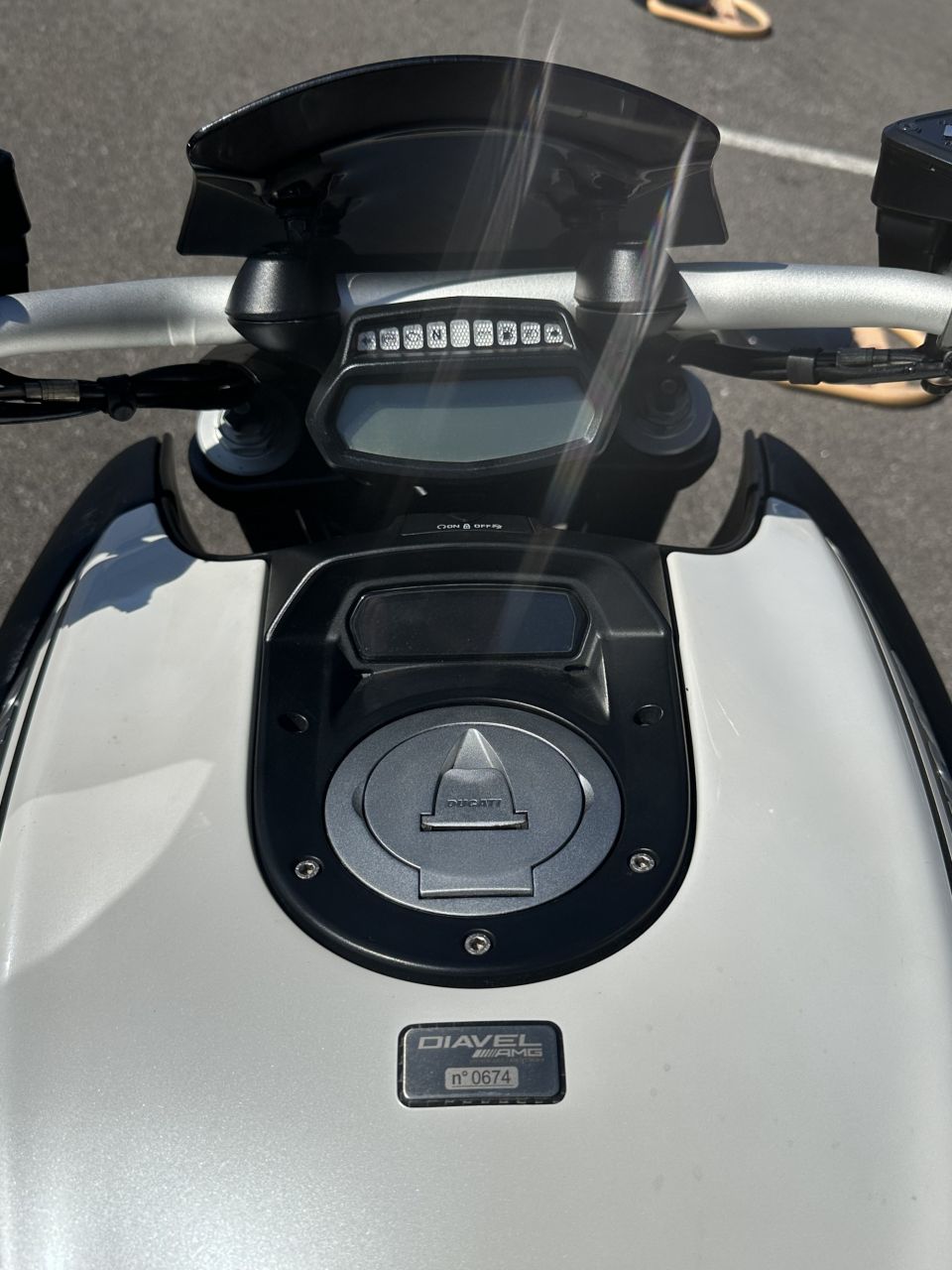 DUCATI DIAVEL AMG 4