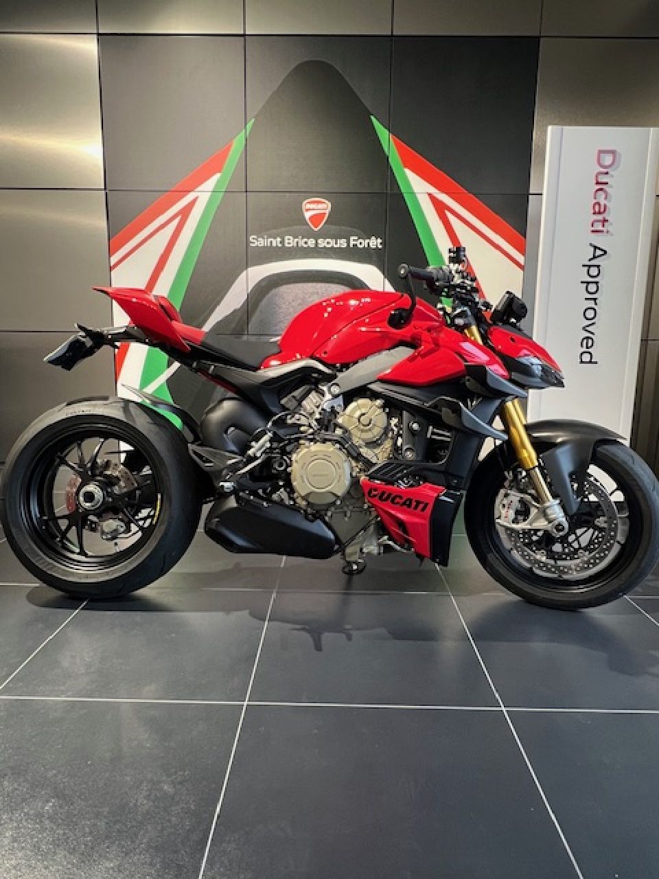 DUCATI 1098 STREET FIGHTER S 4