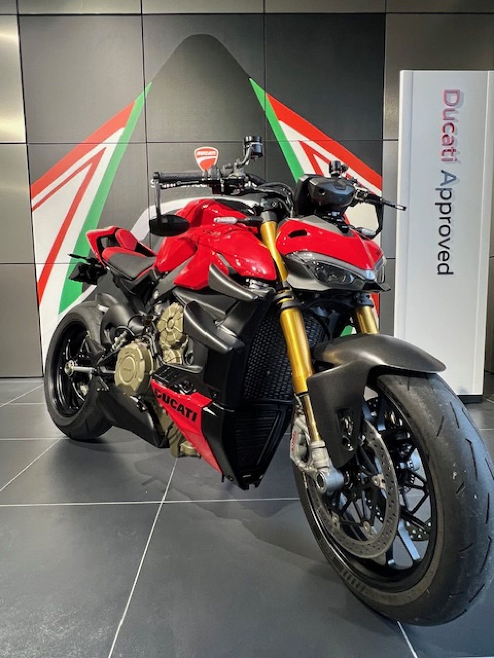 DUCATI 1098 STREET FIGHTER S 4