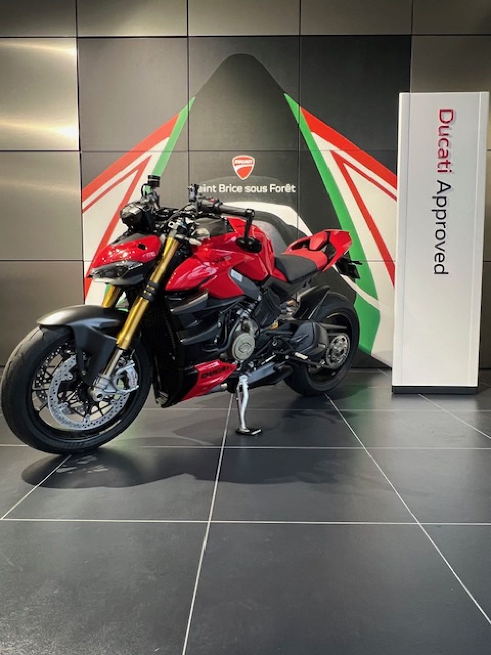 DUCATI 1098 STREET FIGHTER S 4