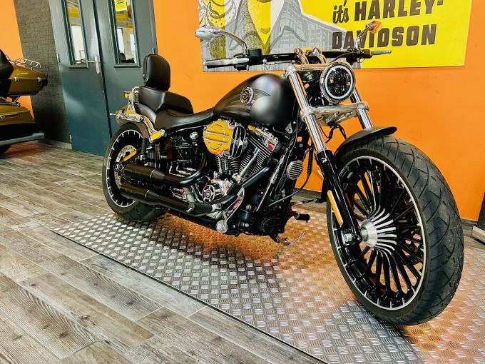 HARLEY-DAVIDSON SOFTAIL BREAKOUT 1690 4
