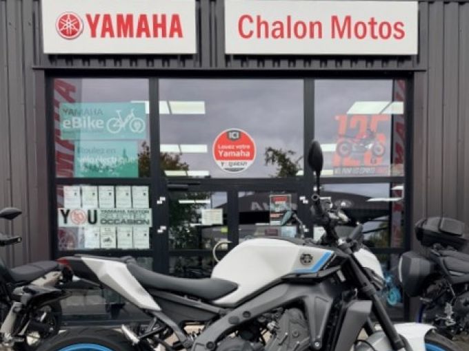 YAMAHA MT-09 4