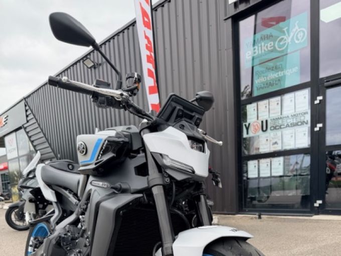 YAMAHA MT-09 4