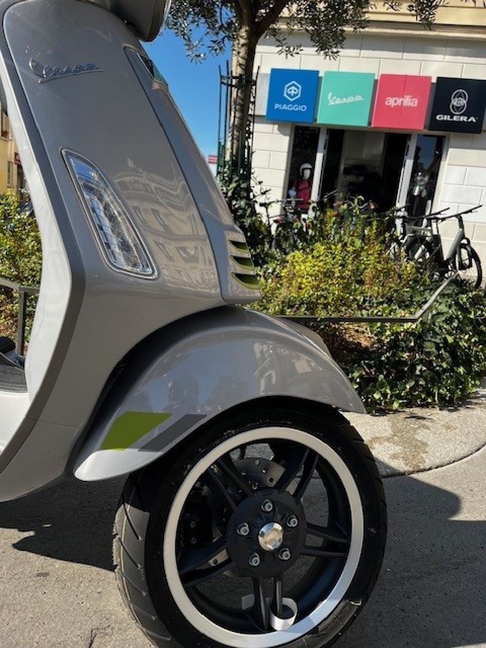 VESPA PRIMAVERA 125 4