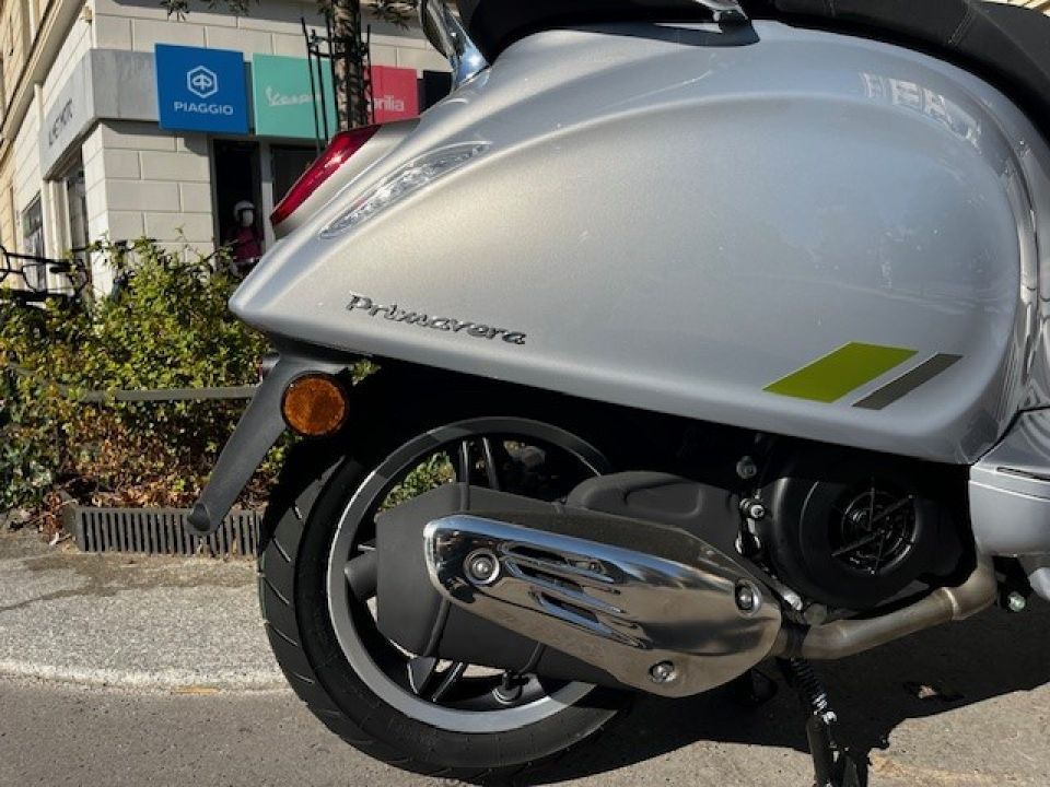 VESPA PRIMAVERA 125 4