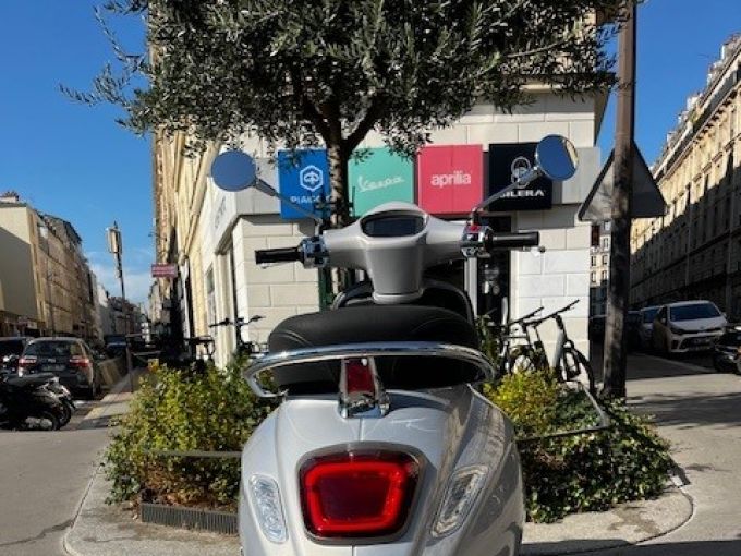 VESPA PRIMAVERA 125 4
