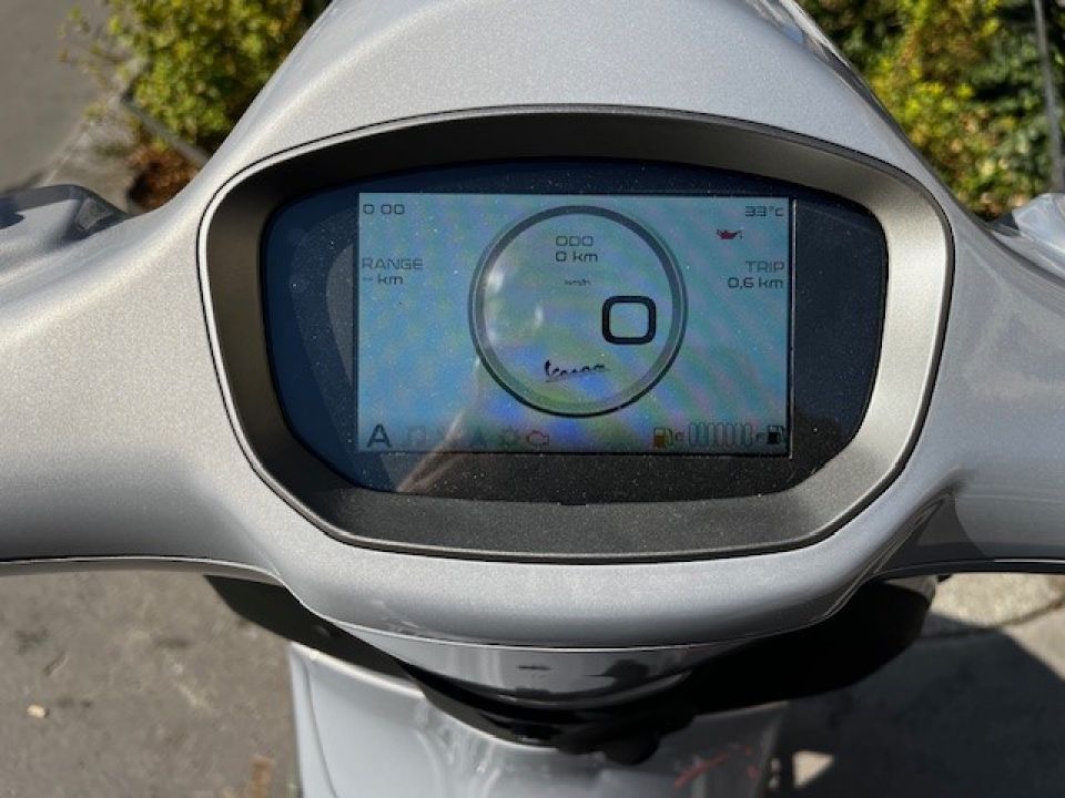 VESPA PRIMAVERA 125 4