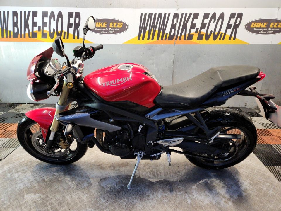 TRIUMPH STREET TRIPLE 675 4