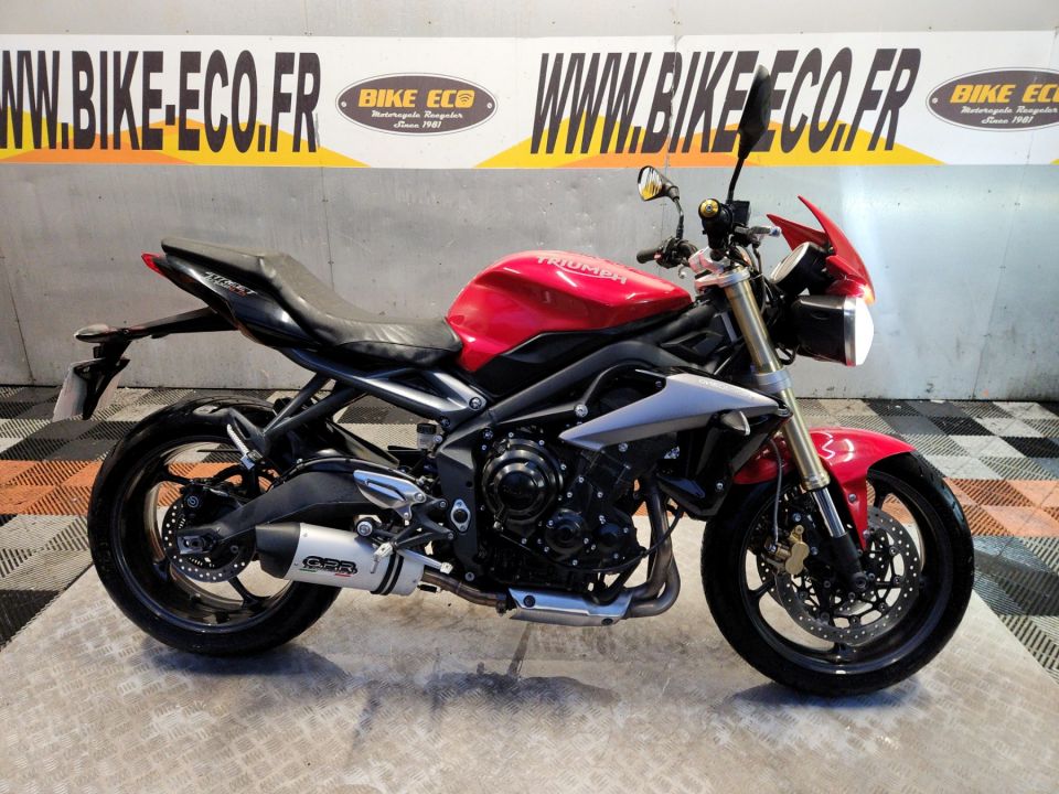 TRIUMPH STREET TRIPLE 675 4