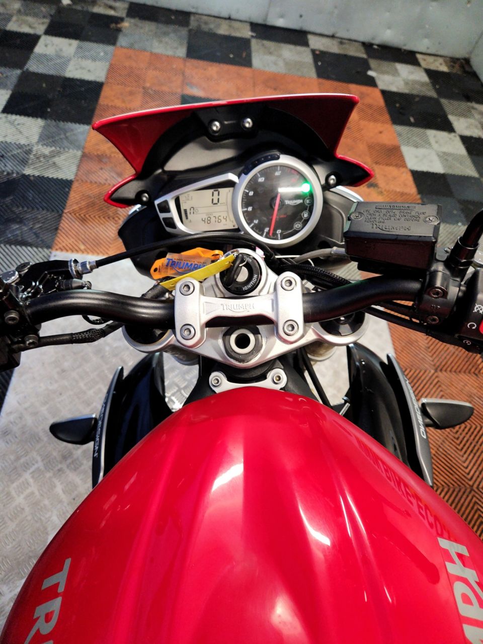 TRIUMPH STREET TRIPLE 675 4