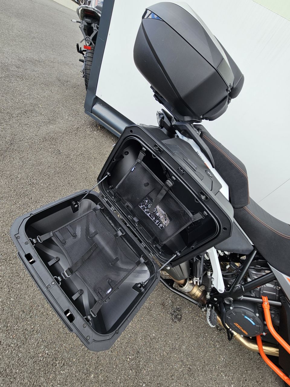 KTM 1290 SUPER ADVENTURE S 4