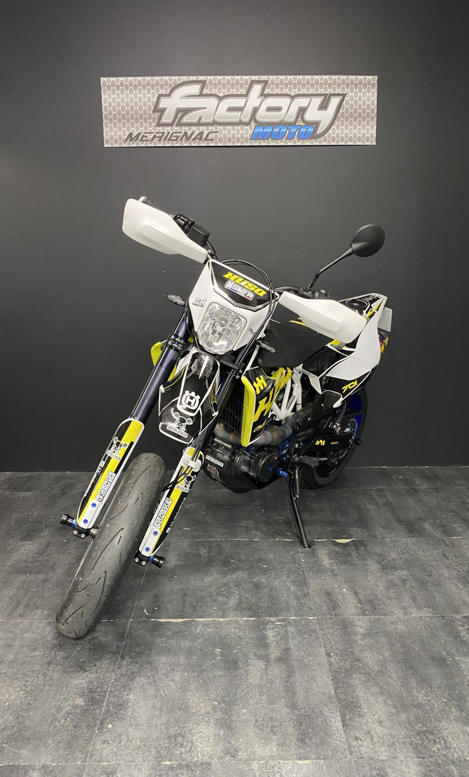 HUSQVARNA 701 SUPERMOTO 4