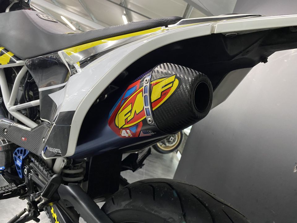 HUSQVARNA 701 SUPERMOTO 4