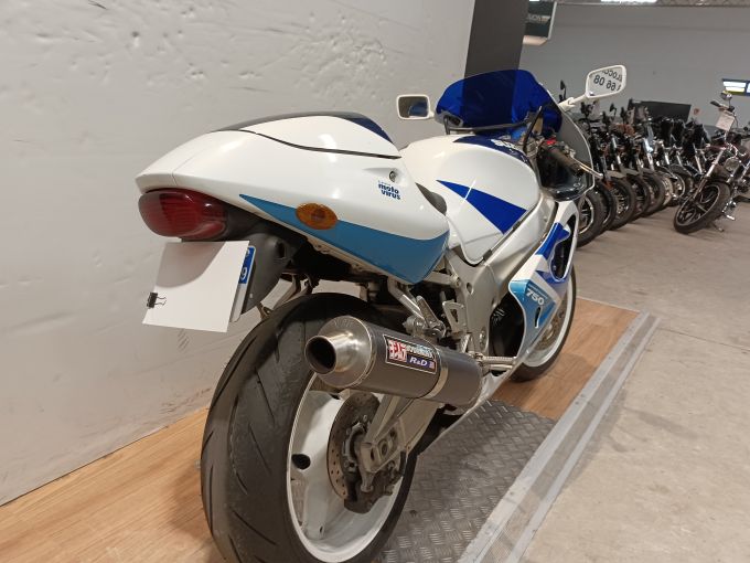 SUZUKI GSX-R 750 4