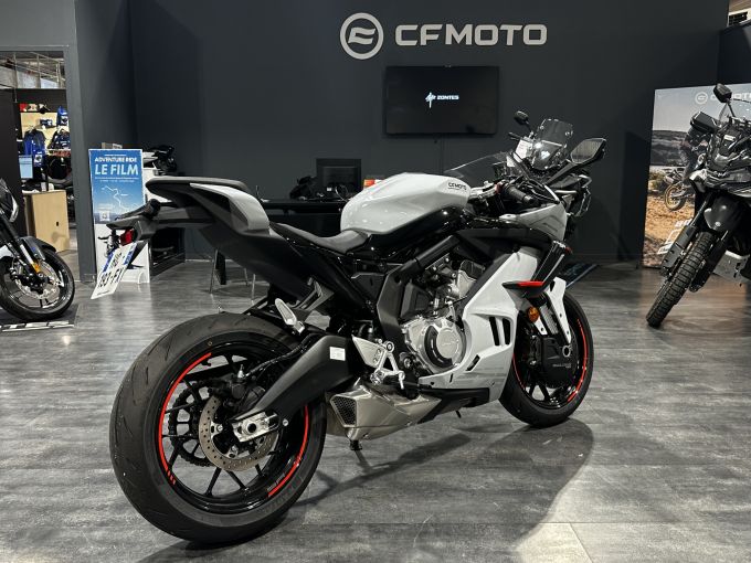 CF MOTO 675 SR-R 4